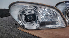 Laden Sie das Bild in den Galerie-Viewer, Frontscheinwerfer Mercedes-Benz A0008203239 Vorderseite Scheinwerfer Headlight SCH9416439953kt