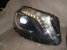 Laden Sie das Bild in den Galerie-Viewer, Frontscheinwerfer Mercedes-Benz W176 A1768201261 Bi-Xenon Ein Satz Headlight SCH5941232340it