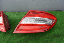 Laden Sie das Bild in den Galerie-Viewer, Rückleuchte Mercedes-Benz 2048202064 2048201964 Ein Stück (Rechts oder Links)