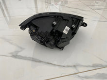 Load image into Gallery viewer, Frontscheinwerfer VW Transporter Caravelle 90198960 7L1941005B Vorderseite SCH1976589722jn