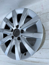 Laden Sie das Bild in den Galerie-Viewer, 1x Alufelge 16 Zoll 6.5" 5x112 49ET Glanz Silber A2464010202 Mercedes-Benz W246 FEL2639970765cu