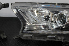 Laden Sie das Bild in den Galerie-Viewer, Frontscheinwerfer Ford Ranger JB3B-13D154 JB3B-13D155 LED Ein Satz Headlight SCH1460545031kx