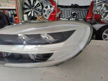 Laden Sie das Bild in den Galerie-Viewer, Frontscheinwerfer Volvo V40 Cross Country 31377022 Links Scheinwerfer Headlight SCH5459971820kr