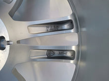 Load image into Gallery viewer, 1x Alufelge 19 Zoll 8.0" 5x120 40ET Glanz Silber 6007214-00-D Tesla S Rim Wheel FEL1758999253zr