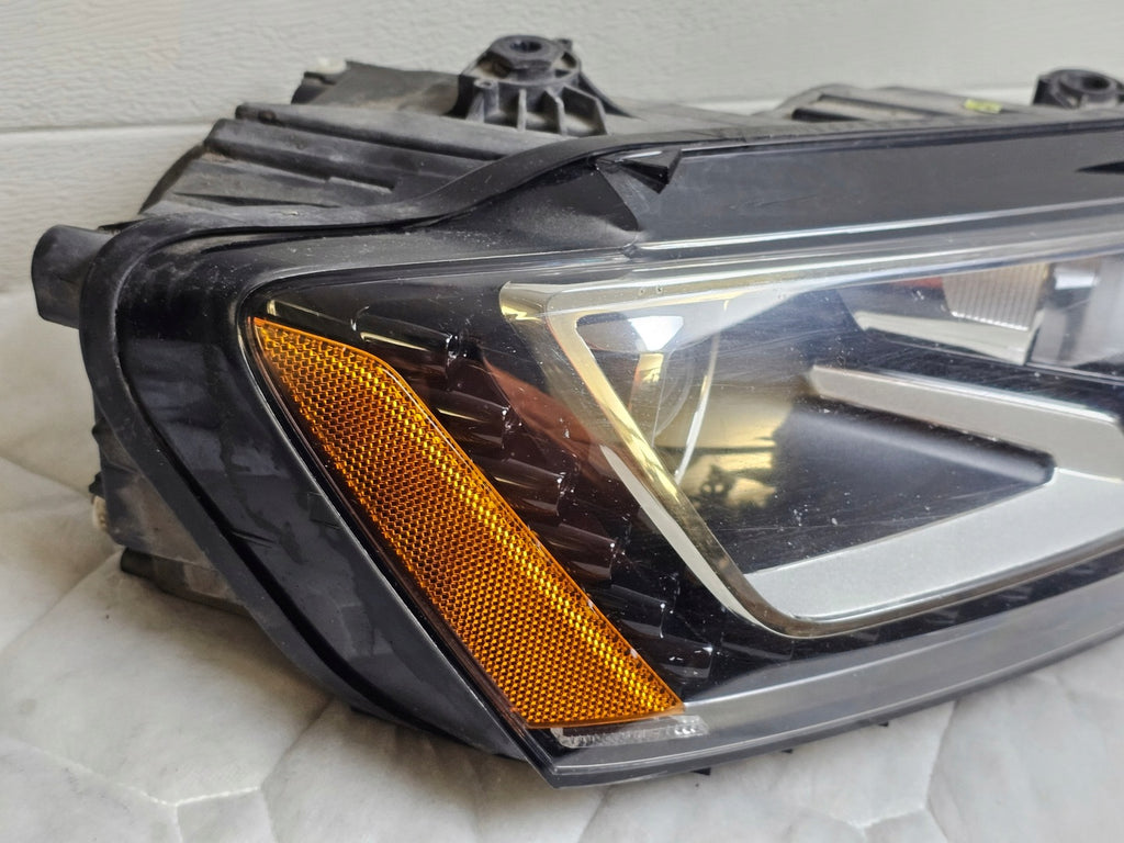 Frontscheinwerfer VW Jetta IV 5C7941752 8K0941597 4H094132 Xenon Rechts SCH3090704539cu