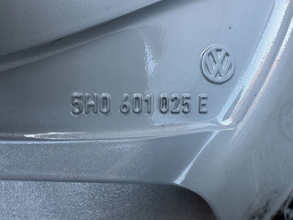 1x Alufelge 17 Zoll 7.5" 5x112 5H0601025E VW Golf VIII I Rim Wheel FEL1805273523ti