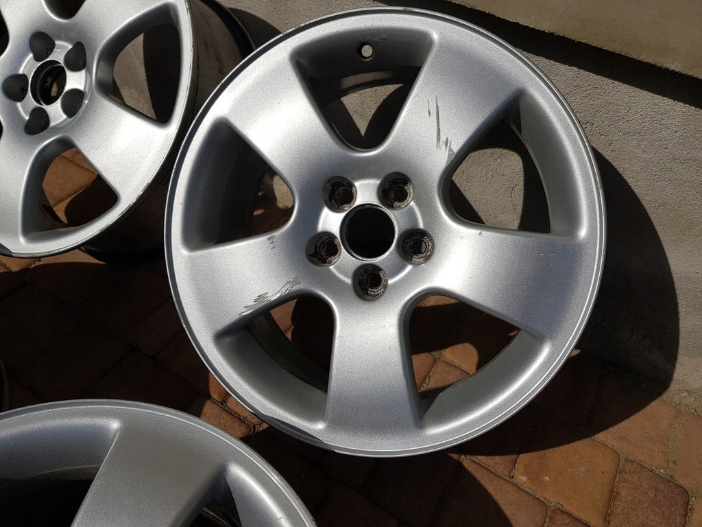 4x Alufelge 16 Zoll 6.5" 5x100 42ET 44421 Audi A3 Ibiza Toledo II Golf Iv