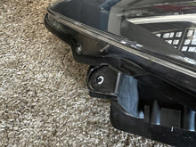 Laden Sie das Bild in den Galerie-Viewer, Frontscheinwerfer Toyota Yaris Rechts Scheinwerfer Headlight SCH6744149274zu
