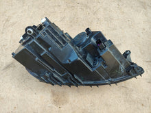 Laden Sie das Bild in den Galerie-Viewer, Frontscheinwerfer VW Jetta Links Scheinwerfer Headlight SCH6162659443me