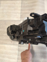 Load image into Gallery viewer, Frontscheinwerfer BMW X1 F48 63117472250-06 Rechts Scheinwerfer Headlight SCH5490648372lf