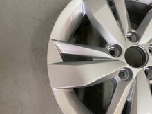 Load image into Gallery viewer, 1x Alufelge 15 Zoll 5.5" 5x100 40ET Glanz Silber 2G0601025N VW Polo Rim Wheel FEL8575317003yy