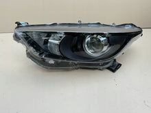 Laden Sie das Bild in den Galerie-Viewer, Frontscheinwerfer Toyota 4 Yaris Links Scheinwerfer Headlight