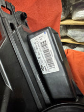 Laden Sie das Bild in den Galerie-Viewer, Frontscheinwerfer Ford Kuga GV41-13D154-EG Ein Stück (Rechts oder Links) SCH6415618896fk