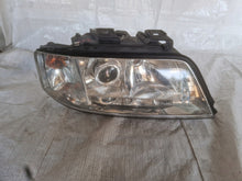 Laden Sie das Bild in den Galerie-Viewer, Frontscheinwerfer Audi A6 C5 4B0941030 Ein Stück (Rechts oder Links) Headlight