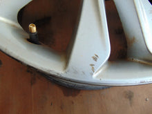 Laden Sie das Bild in den Galerie-Viewer, 1x Alufelge 16 Zoll 6.5&quot; 5x114.3 45ET Silber PZ474-E067D-Z Toyota Auris