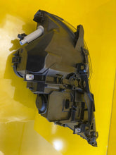 Laden Sie das Bild in den Galerie-Viewer, Frontscheinwerfer BMW Coupe E46 6935720 Xenon Rechts Scheinwerfer Headlight SCH6463459850pg