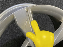 Laden Sie das Bild in den Galerie-Viewer, 1x Alufelge 17 Zoll 7.5&quot; 5x112 38ET Glanz Silber 8W0601025 Audi A4 B9 Rim Wheel