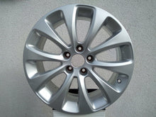 Load image into Gallery viewer, 1x Alufelge 17 Zoll 7.0" 5x110 35ET Glanz Silber OP056 Opel Zafira Rim Wheel FEL8223503255gq