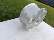 Load image into Gallery viewer, 1x Alufelge 15 Zoll 43ET Glanz Silber 1U0601025A Skoda Octavia I Rim Wheel FEL1447032344uo