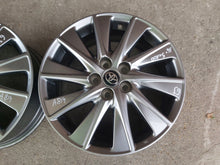Laden Sie das Bild in den Galerie-Viewer, 1x Alufelge 16 Zoll 6.0&quot; 5x100 Toyota Yaris Cross Rim Wheel