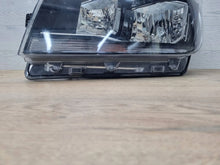 Load image into Gallery viewer, Frontscheinwerfer VW Crafter 7C1941005 Links Scheinwerfer Headlight SCH6320289792is