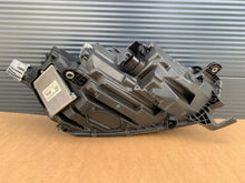 Laden Sie das Bild in den Galerie-Viewer, Frontscheinwerfer Skoda Octavia IV 5E4941015A Full LED Links Headlight SCH9703053932fd