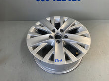 Laden Sie das Bild in den Galerie-Viewer, 1x Alufelge 16 Zoll 6.5&quot; 5x112 50ET Glanz Silber 5K0601025 VW Golf V Rim Wheel