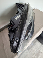 Laden Sie das Bild in den Galerie-Viewer, Frontscheinwerfer Mercedes-Benz W246 A2468207161 Xenon Links Headlight SCH6005020121wq