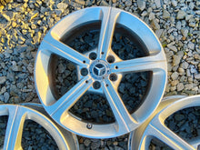 Laden Sie das Bild in den Galerie-Viewer, 4x Alufelge 17 Zoll 6.5" 5x112 44ET Glanz Silber A1774011200 Mercedes-Benz Cla FEL9499772097yw