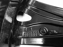 Laden Sie das Bild in den Galerie-Viewer, 1x Alufelge 17 Zoll 6.5&quot; 5x112 46ET Glanz 5E3601025AE Skoda Rim Wheel