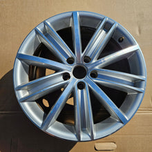 Laden Sie das Bild in den Galerie-Viewer, 1x Alufelge 18 Zoll 7.0" 5x112 43ET Glanz Silber 5N0601025AF VW Tiguan Rim Wheel FEL8941840427kg