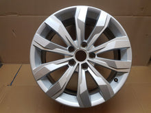 Load image into Gallery viewer, 1x Alufelge 17 Zoll 7.0&quot; 5x112 45ET Glanz Grau 2GA601025J, 2GA601025J VW T-Roc