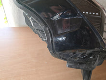 Load image into Gallery viewer, Frontscheinwerfer Volvo 80000628 Rechts Scheinwerfer Headlight SCH7975590098tp