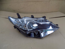 Laden Sie das Bild in den Galerie-Viewer, Frontscheinwerfer Toyota Auris 81110-02E21 8111002E21 Rechts Headlight SCH9439502749ti