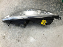 Laden Sie das Bild in den Galerie-Viewer, Frontscheinwerfer Mitsubishi Colt VI MR957354 Rechts Scheinwerfer Headlight