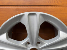 Laden Sie das Bild in den Galerie-Viewer, 1x Alufelge 17 Zoll 7.5&quot; 5x108 52 5ET Glanz Silber CJ5C-1007-B2B Ford Kuga