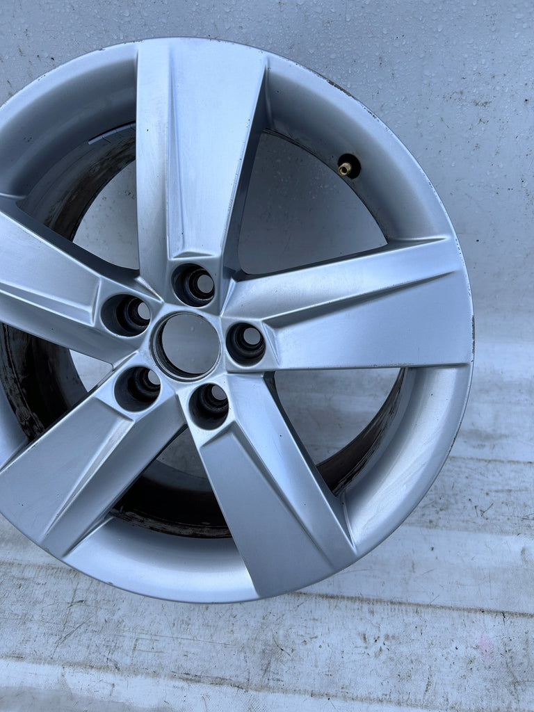 1x Alufelge 16 Zoll 7.0" 5x100 46ET 6V0601025B Skoda Fabia Rapid Rim Wheel