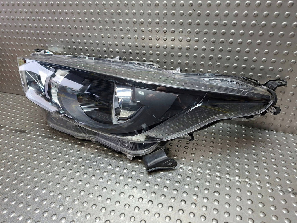Frontscheinwerfer Toyota Yaris EUK0-6 Links Scheinwerfer Headlight SCH6882976120sy