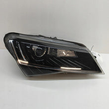 Laden Sie das Bild in den Galerie-Viewer, Frontscheinwerfer Skoda Superb III Estate 4H0941329 5DF010114 Rechts Headlight SCH5122132536ta