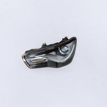 Load image into Gallery viewer, Frontscheinwerfer Audi A1 8X0941005 Xenon Links Scheinwerfer Headlight