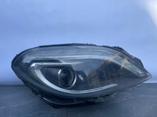 Laden Sie das Bild in den Galerie-Viewer, Frontscheinwerfer Mercedes-Benz W246 A2468207461 LED Rechts Headlight