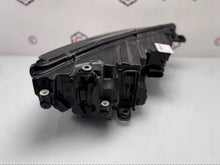 Laden Sie das Bild in den Galerie-Viewer, Frontscheinwerfer Skoda Octavia IV 5E4941015 LED Links Scheinwerfer Headlight SCH2306012681vu