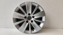 Laden Sie das Bild in den Galerie-Viewer, 1x Alufelge 16 Zoll 6.5" 5x112 33ET Glanz Silber 7N0601025K VW Sharan Rim Wheel FEL5038949502es