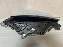 Laden Sie das Bild in den Galerie-Viewer, Frontscheinwerfer Skoda Superb III 3V1941015E LED Links Scheinwerfer Headlight SCH4253712752xd