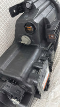 Laden Sie das Bild in den Galerie-Viewer, Frontscheinwerfer Hyundai Ix35 Xenon Links Scheinwerfer Headlight SCH3292360807ll