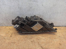 Laden Sie das Bild in den Galerie-Viewer, Frontscheinwerfer Skoda Octavia III 5E1941015D Links Scheinwerfer Headlight SCH1041799734cc