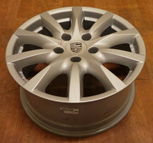 Laden Sie das Bild in den Galerie-Viewer, 1x Alufelge 18 Zoll 8.0" 5x130 53ET Glanz Silber 7P5601025 Porsche Cayenne FEL8062316102rs