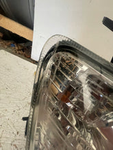 Load image into Gallery viewer, Frontscheinwerfer Mitsubishi Pajero IV 8301B330 Rechts Scheinwerfer Headlight SCH7554509792dq