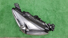 Laden Sie das Bild in den Galerie-Viewer, Frontscheinwerfer Mazda II D43N-51030 Full LED Rechts Scheinwerfer Headlight