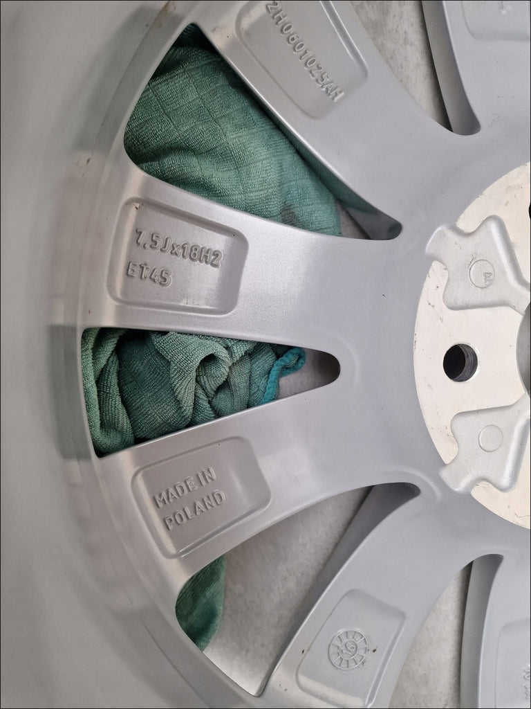 1x Alufelge 18 Zoll 7.5" 5x120 45ET 2H0601025AH VW Amarok Transporter Rim Wheel